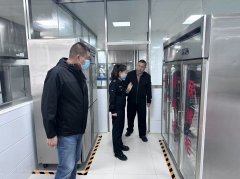 新城区市场监视办理局以“三行动”夯实校园食